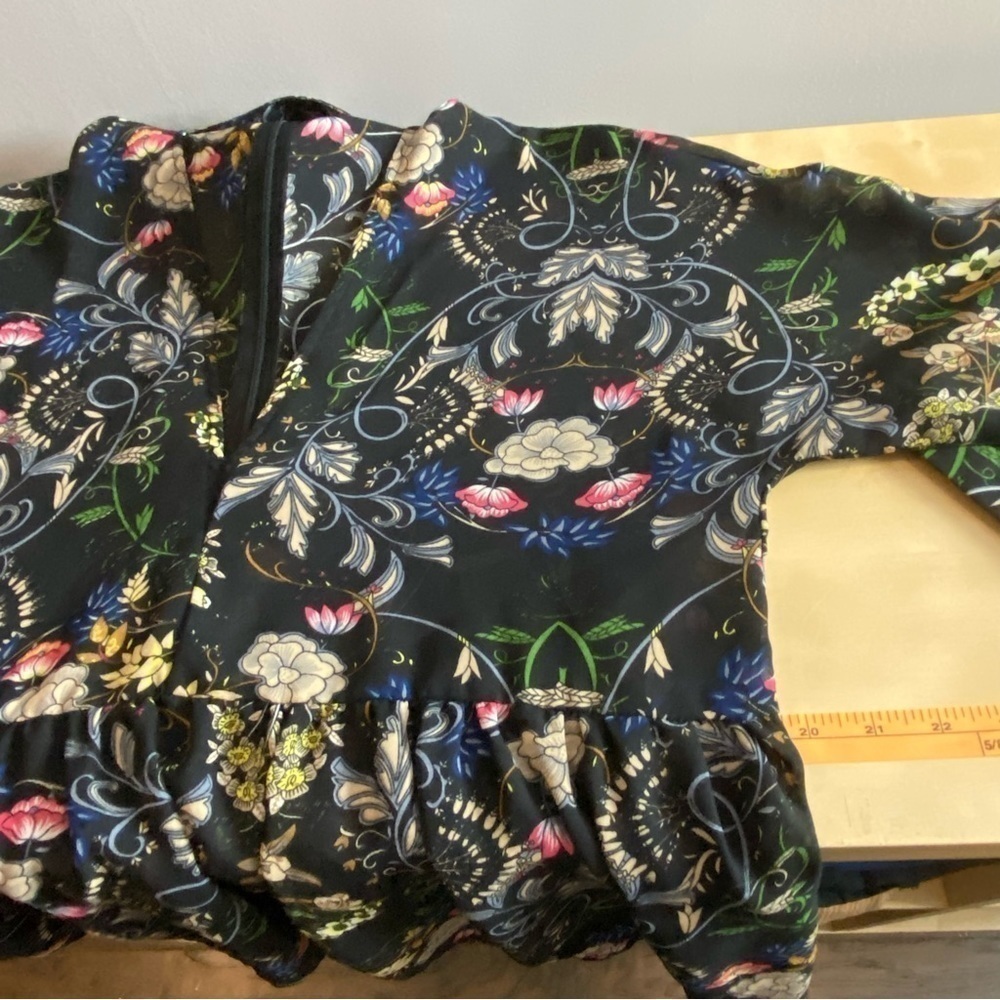 LUCCA • floral v neck choker blouse - Picture 15 of 15